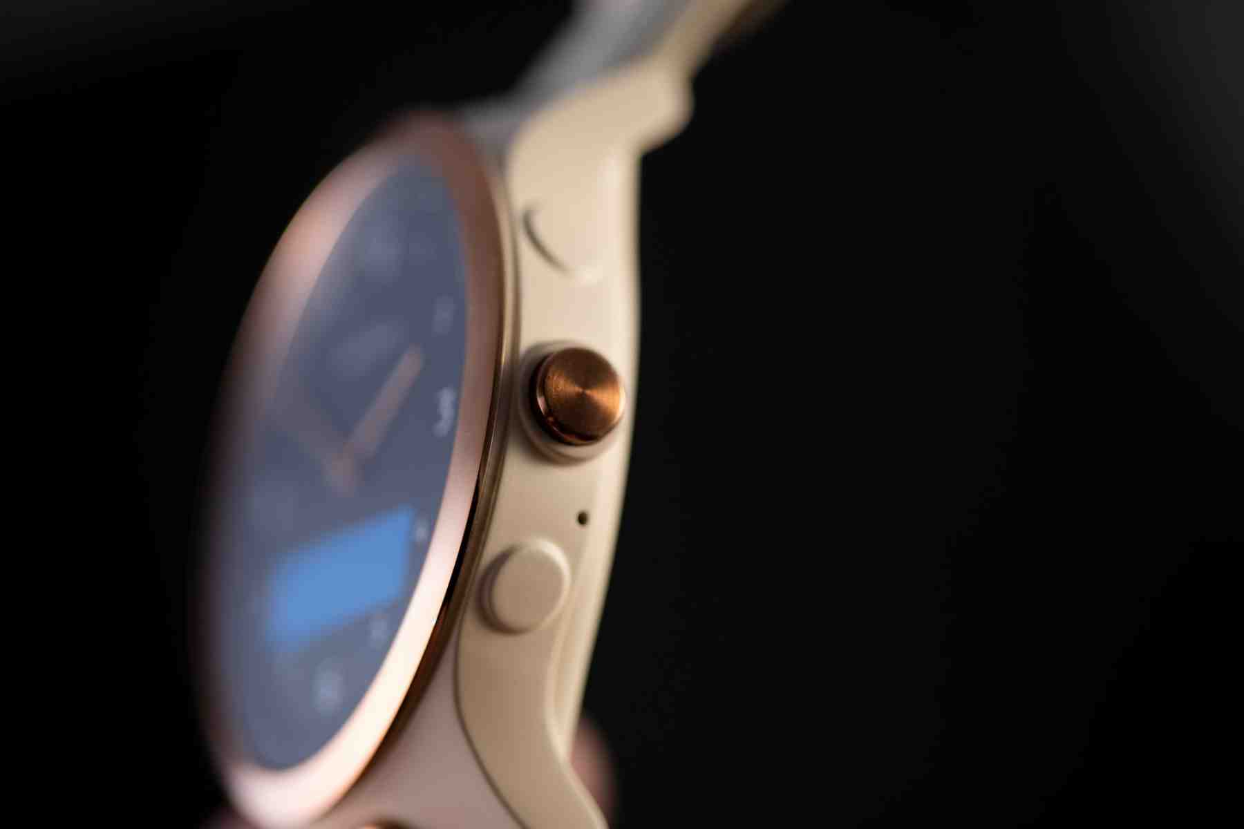 Modern smartwatch with auto answer and fall detection functions.